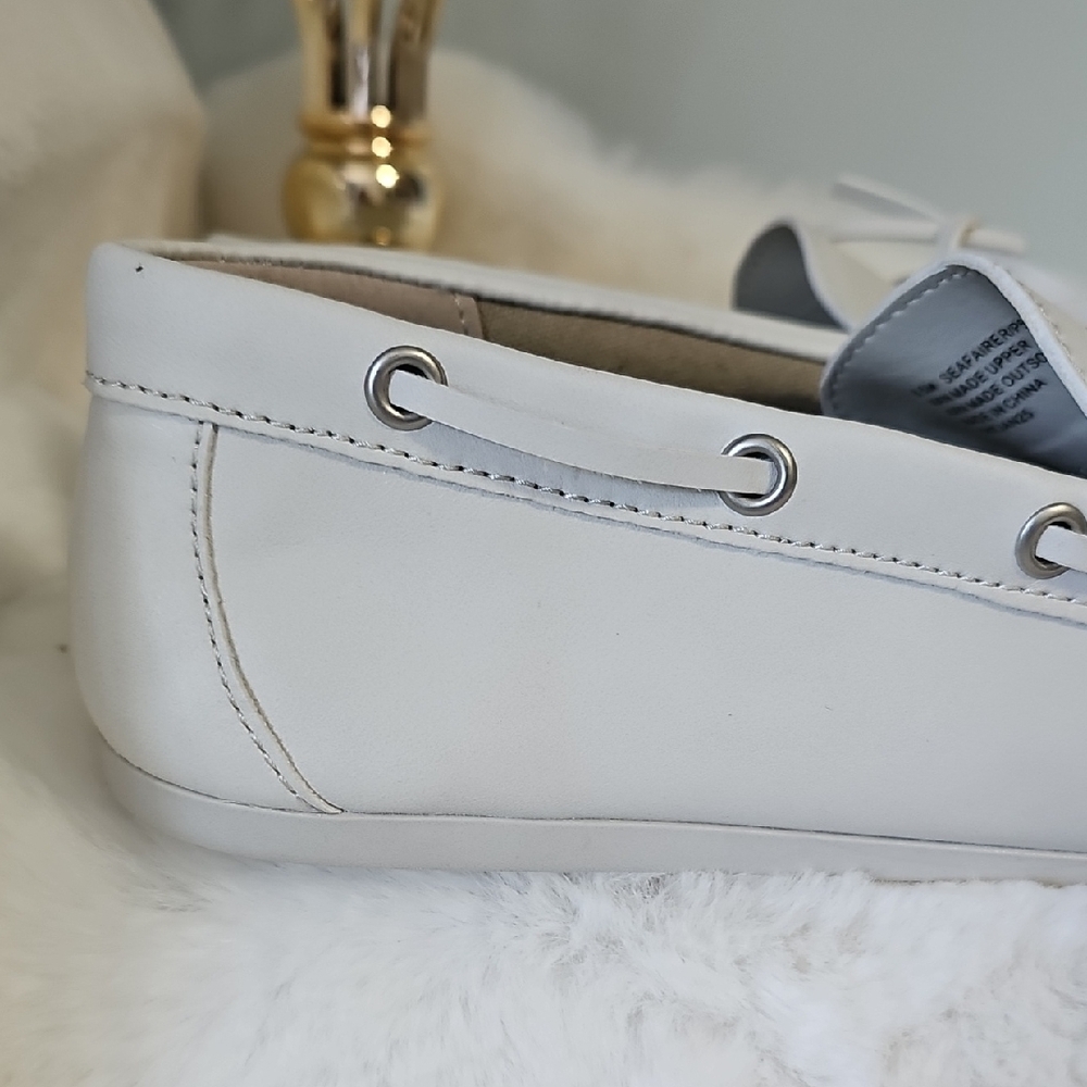 NWT! Tommy Bahama Women's Cream Moccasins - Picture 6 of 16